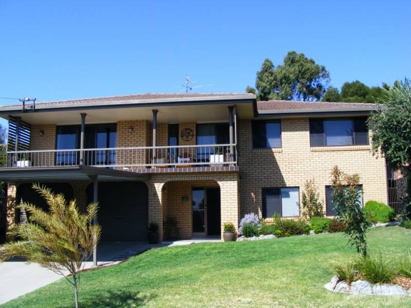 8 Amaroo Road, Tamworth NSW 2340