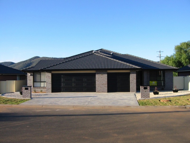 2/10 Baker Close, Tamworth NSW 2340