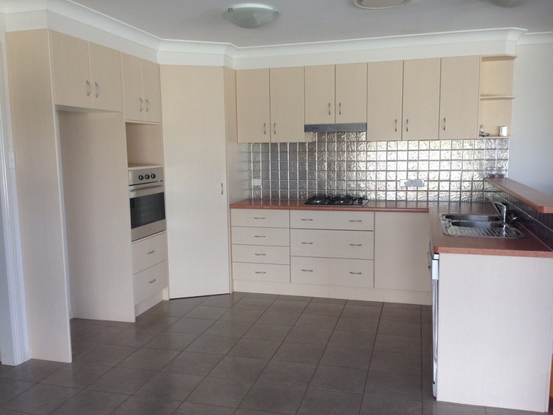 2/10 Baker Close, Tamworth NSW 2340