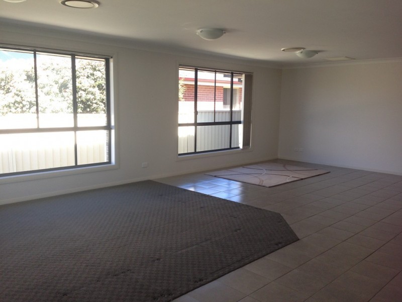 2/10 Baker Close, Tamworth NSW 2340