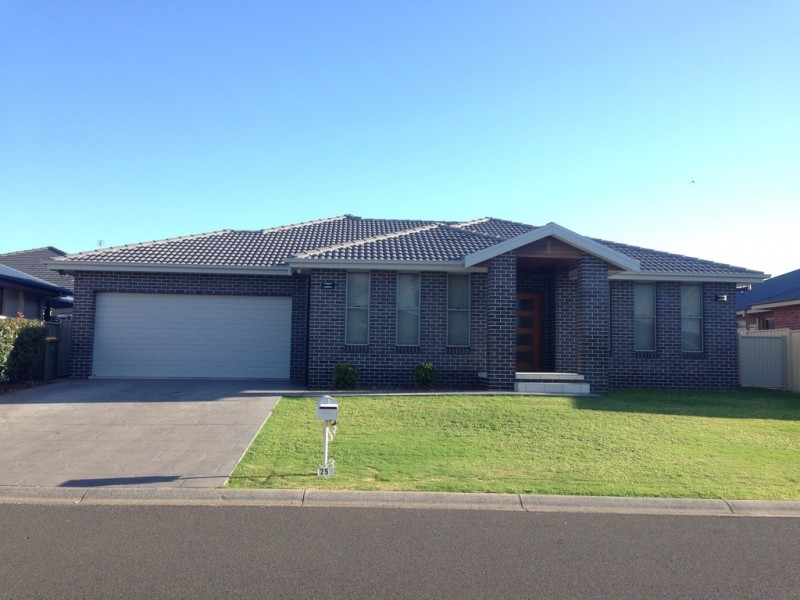 25 Kalinda Place, Tamworth NSW 2340