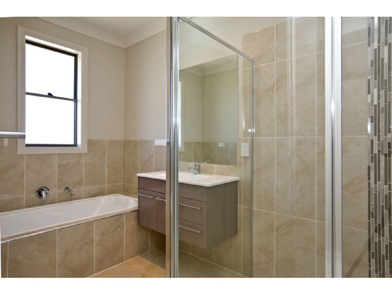 25 Sanctuary Place, Tamworth NSW 2340