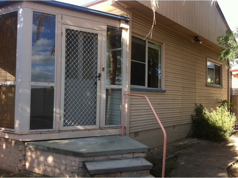 61 Robert Street, Tamworth NSW 2340