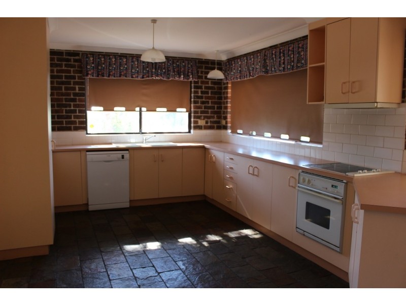 44 Valley Drive, Tamworth NSW 2340