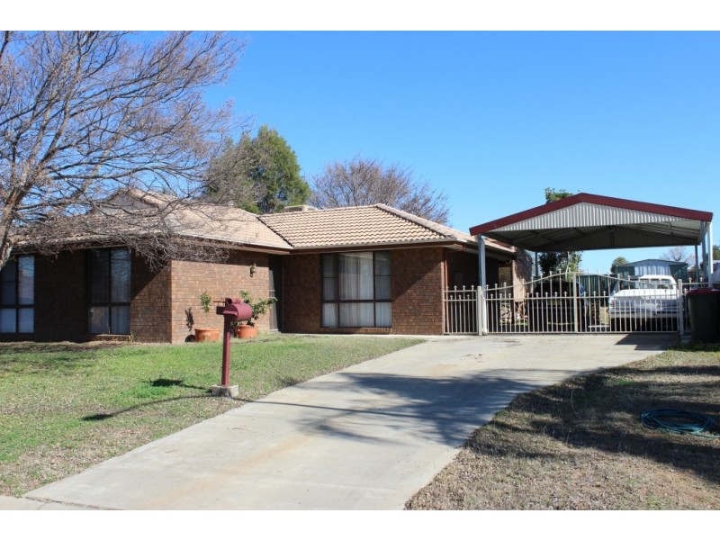 8 Gilbert Drive, Tamworth NSW 2340