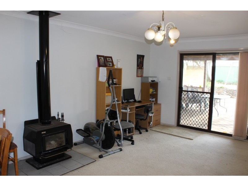 8 Gilbert Drive, Tamworth NSW 2340