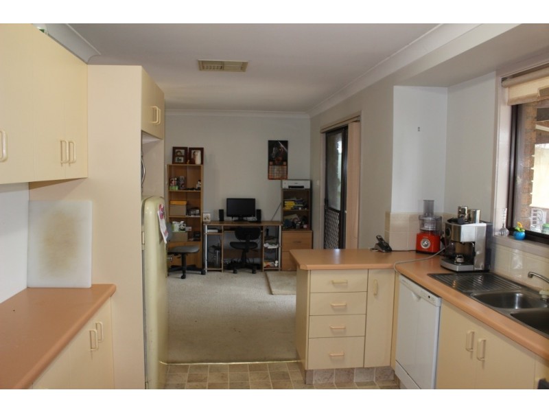 8 Gilbert Drive, Tamworth NSW 2340