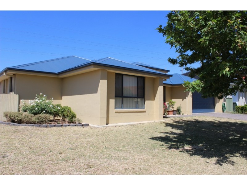 32 The Grange, Tamworth NSW 2340