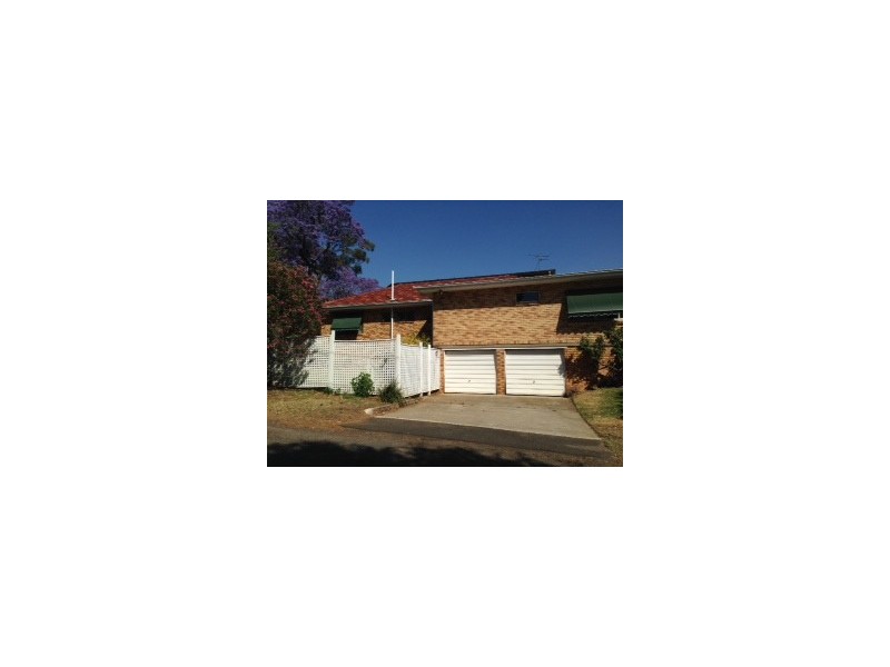 130 Napier Street, Tamworth NSW 2340