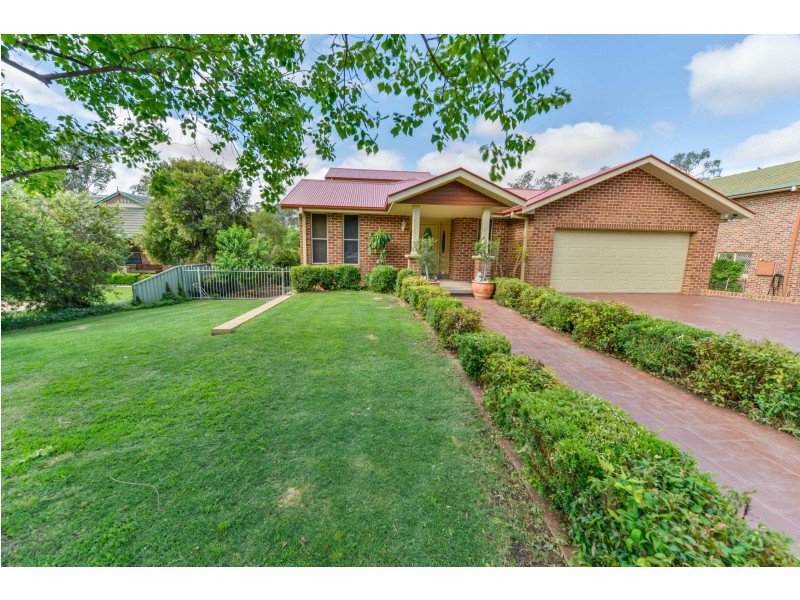 10 Matilda Place, Tamworth NSW 2340