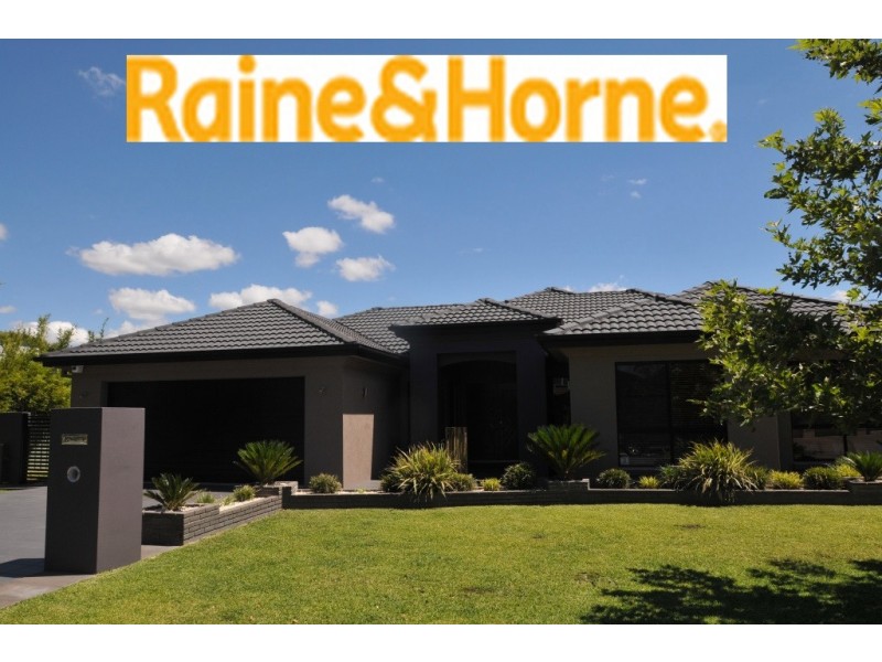 27 The Grange, Tamworth NSW 2340