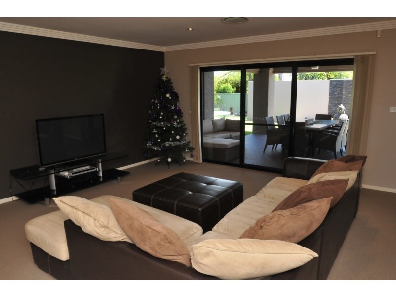27 The Grange, Tamworth NSW 2340