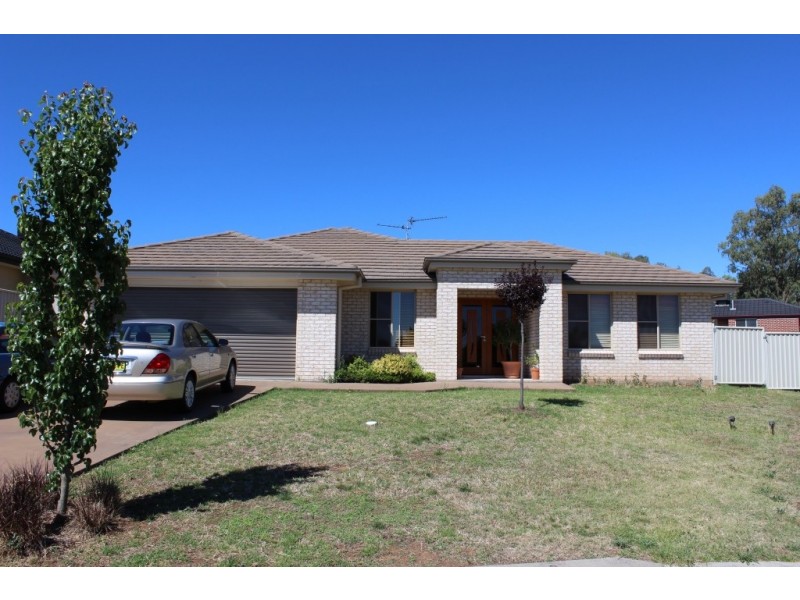 11 James Place, Tamworth NSW 2340