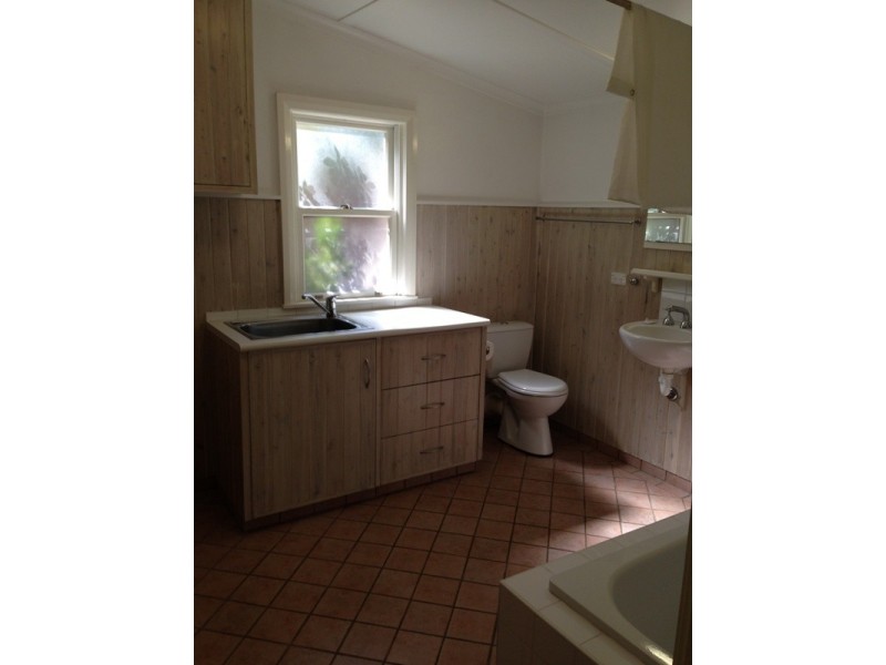 64 Rawson Avenue, Tamworth NSW 2340