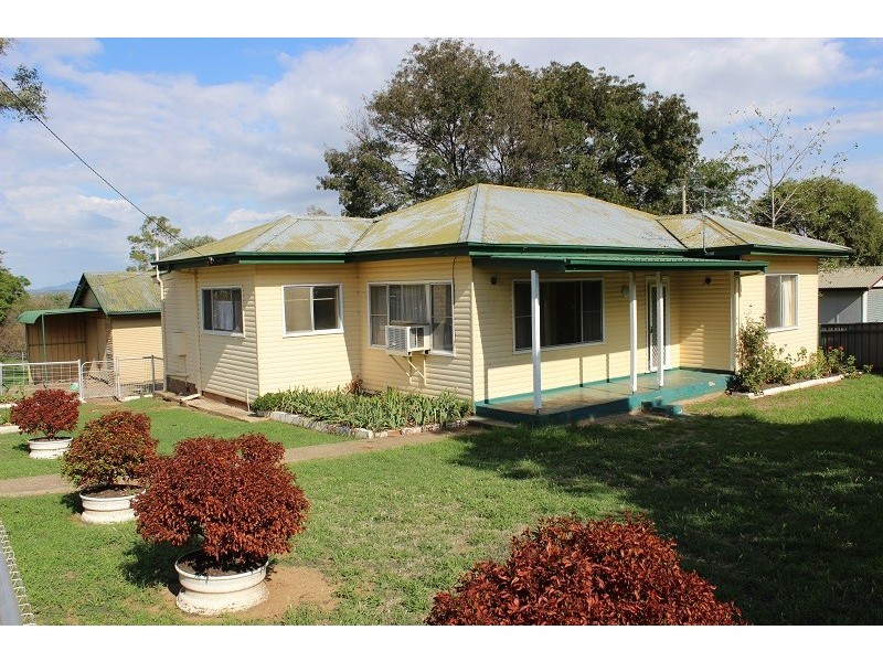 33 Manilla Road, Tamworth NSW 2340