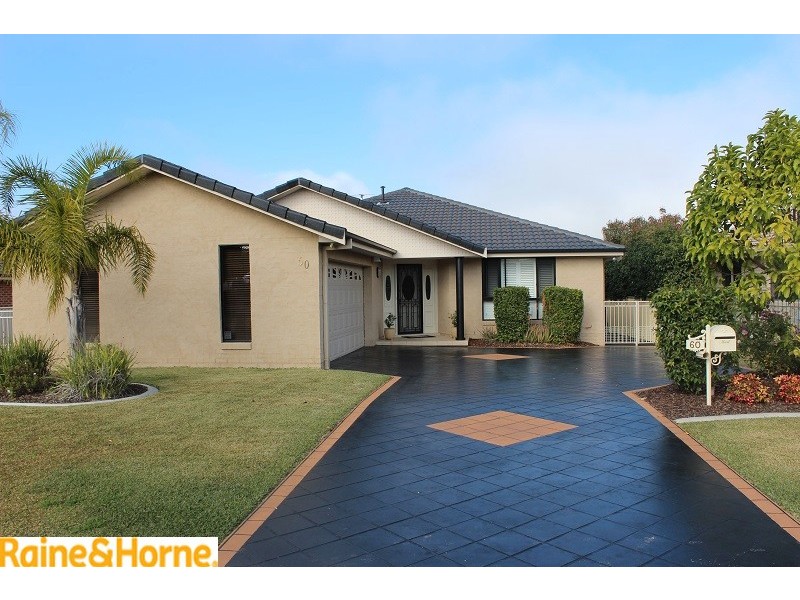 60 Wahroonga Drive, Tamworth NSW 2340