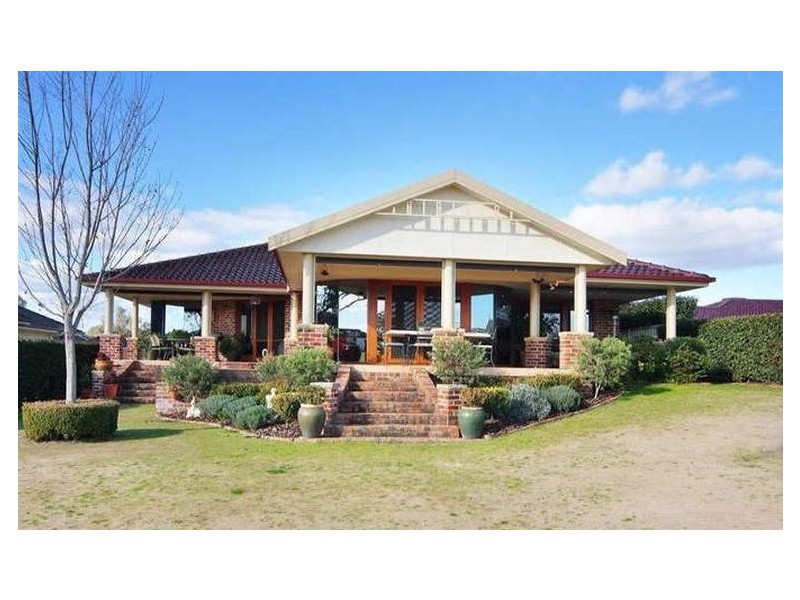 69 Greg Norman Drive, Tamworth NSW 2340