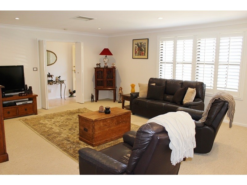 18 Woodburn Way, Tamworth NSW 2340