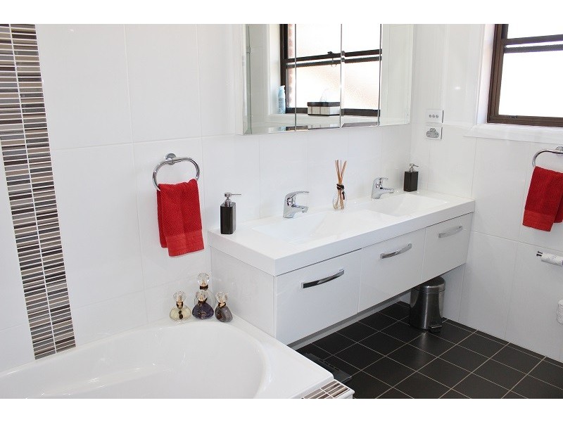 18 Woodburn Way, Tamworth NSW 2340