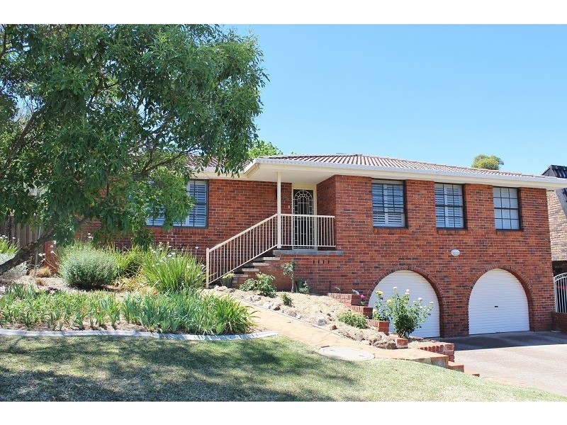18 Woodburn Way, Tamworth NSW 2340