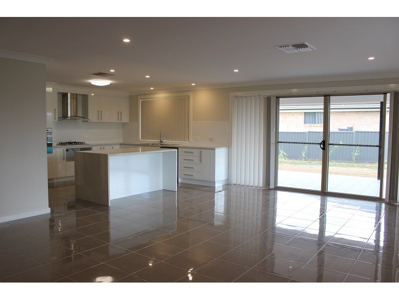 90 Mitchell Street, Tamworth NSW 2340