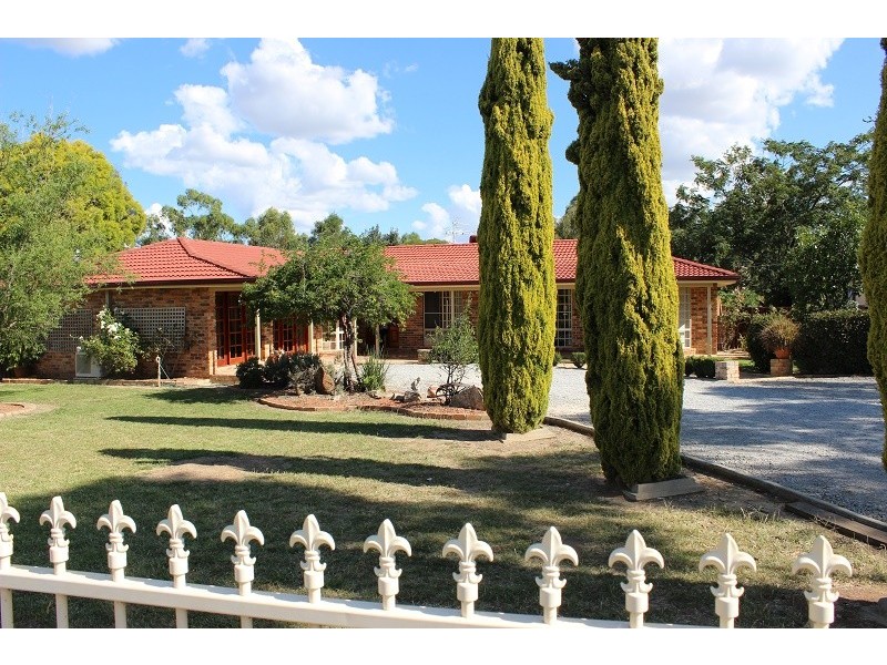 2 Palmer Drive, Tamworth NSW 2340