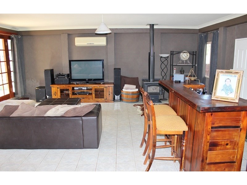 2 Palmer Drive, Tamworth NSW 2340