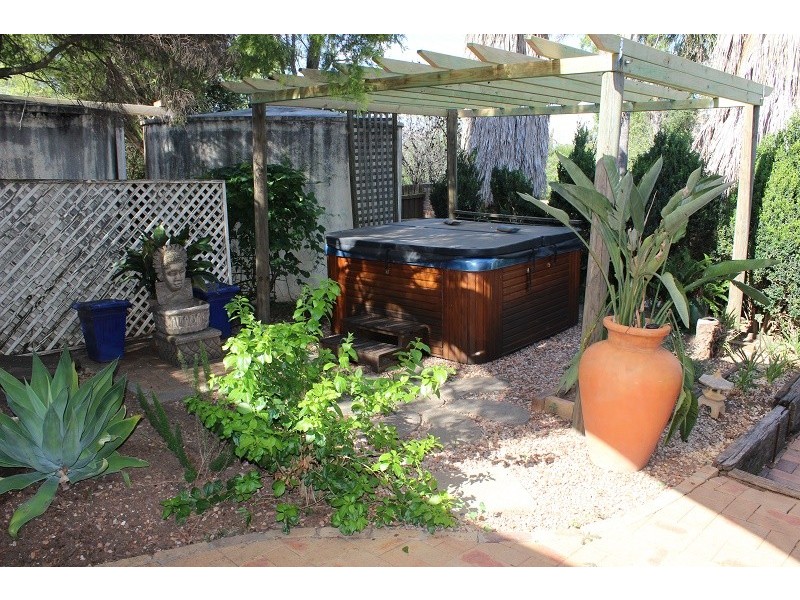 2 Palmer Drive, Tamworth NSW 2340