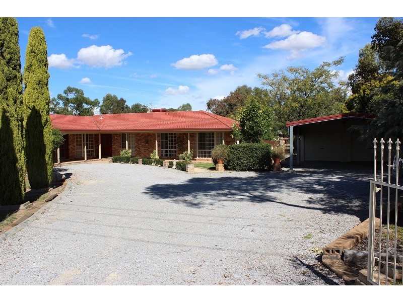 2 Palmer Drive, Tamworth NSW 2340
