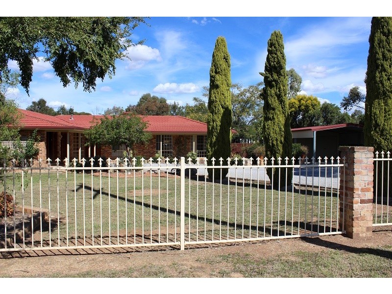 2 Palmer Drive, Tamworth NSW 2340
