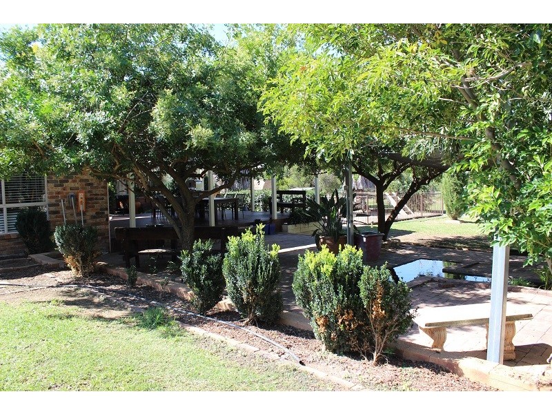 2 Palmer Drive, Tamworth NSW 2340