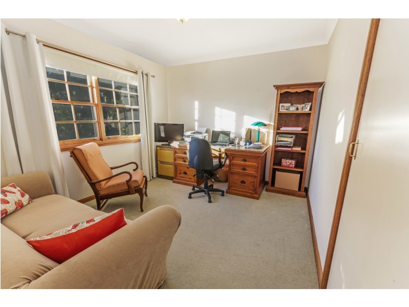 33 Roderick Street, Tamworth NSW 2340