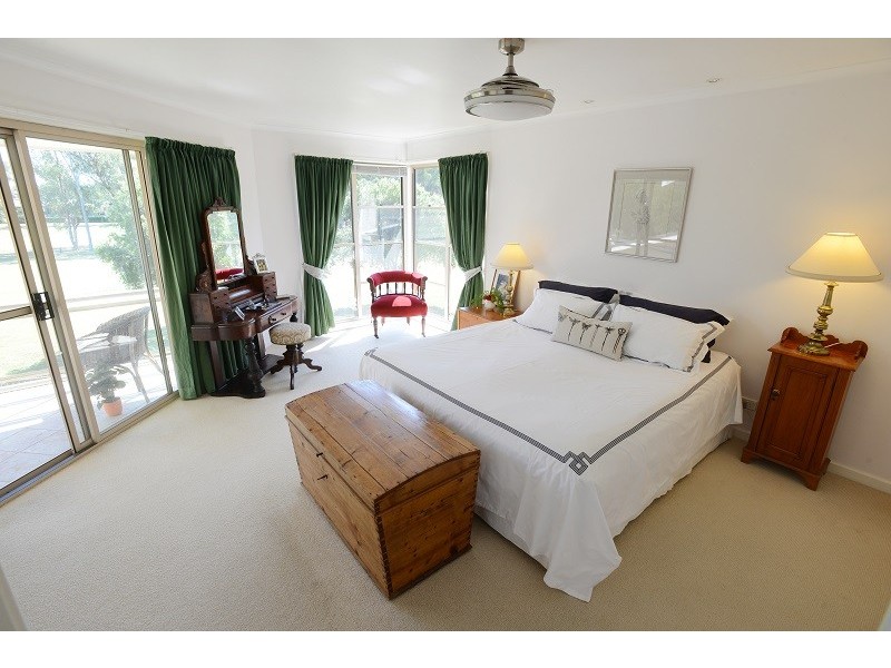 4 Cobb and Co Circuit, Tamworth NSW 2340