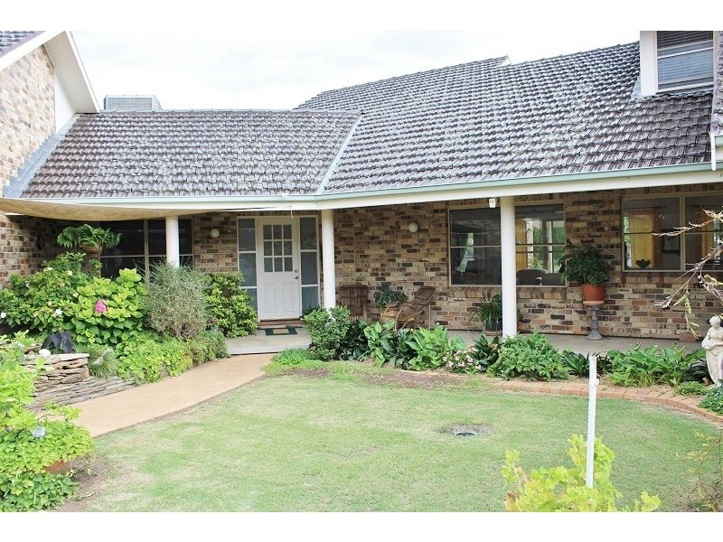 4 Cobb and Co Circuit, Tamworth NSW 2340