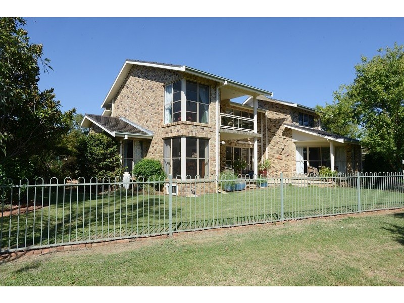 4 Cobb and Co Circuit, Tamworth NSW 2340