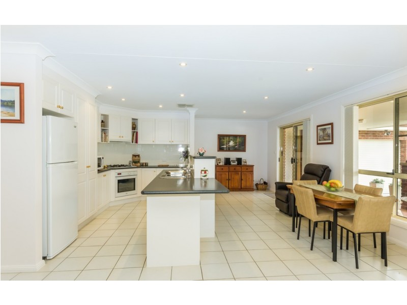 14 Kalinda Place, Tamworth NSW 2340