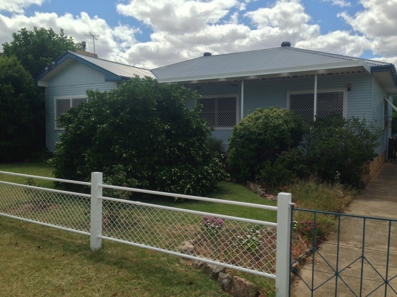 16 Preston Ave, Tamworth NSW 2340