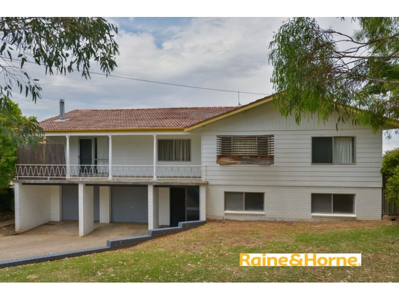 9 Carmichael Ave, Tamworth NSW 2340