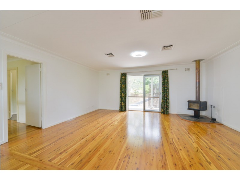 9 Carmichael Ave, Tamworth NSW 2340