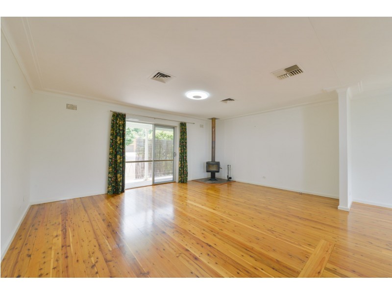 9 Carmichael Ave, Tamworth NSW 2340