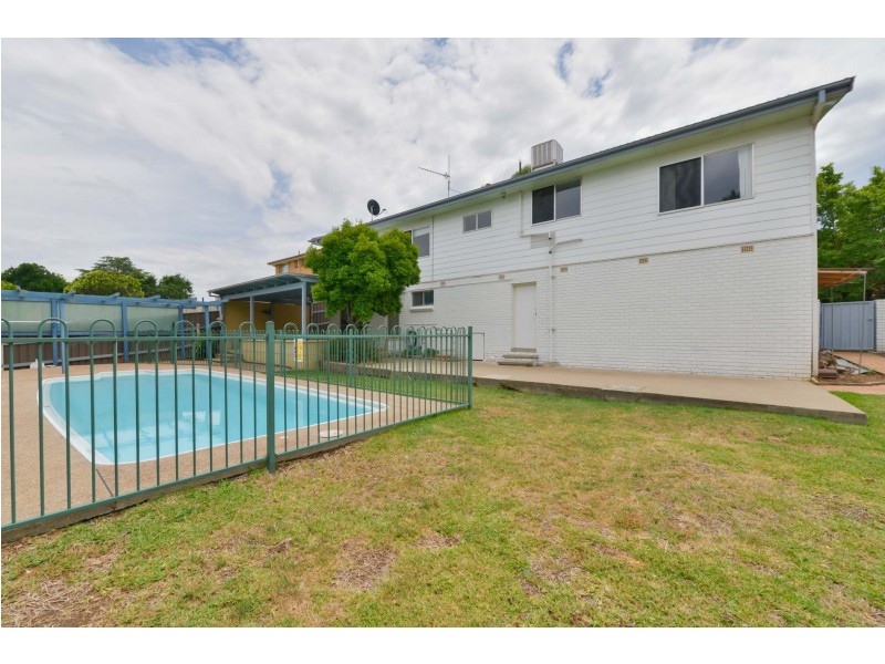 9 Carmichael Ave, Tamworth NSW 2340