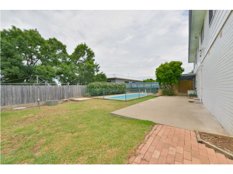 9 Carmichael Ave, Tamworth NSW 2340