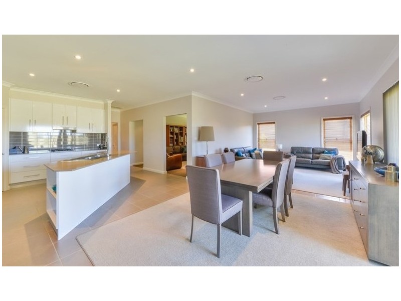 38 The Grange, Tamworth NSW 2340