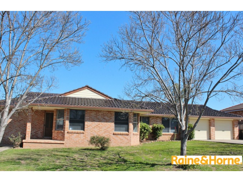 24 Banjos Circuit, Tamworth NSW 2340