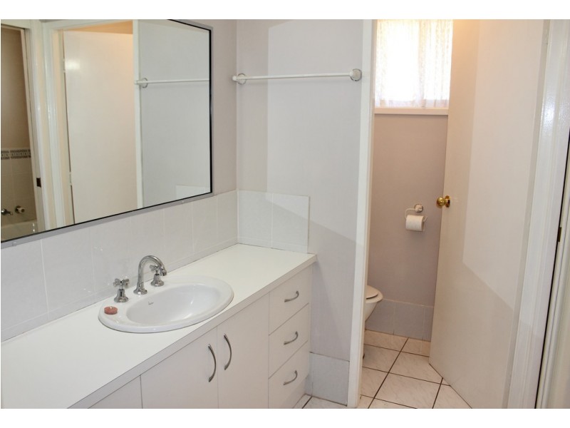 24 Banjos Circuit, Tamworth NSW 2340