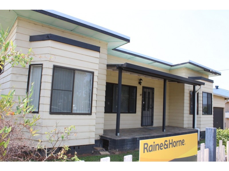 32 Robert Street, Tamworth NSW 2340