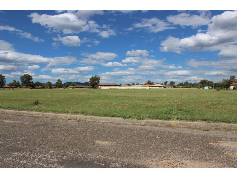 81 Kenny Drive, Tamworth NSW 2340