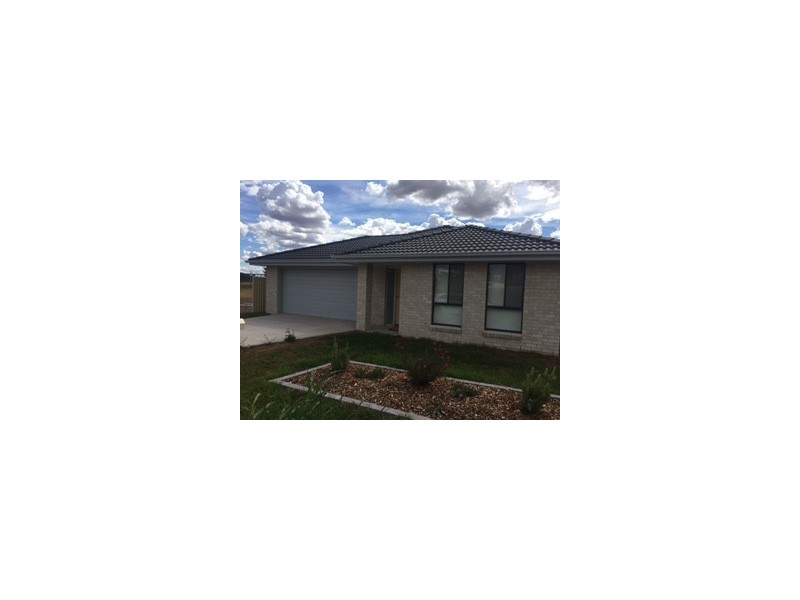 37 Flemming Crescent, Tamworth NSW 2340