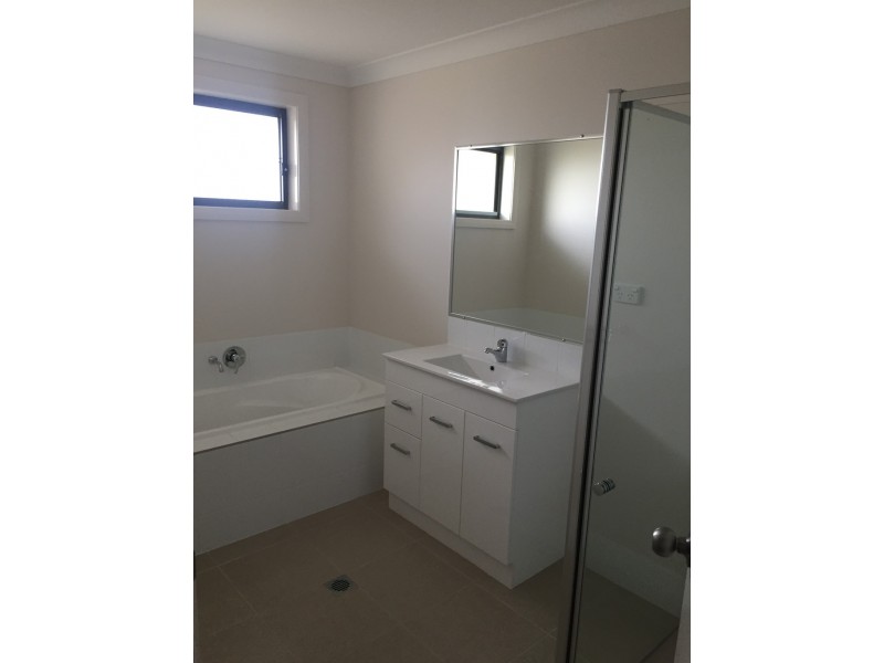37 Flemming Crescent, Tamworth NSW 2340