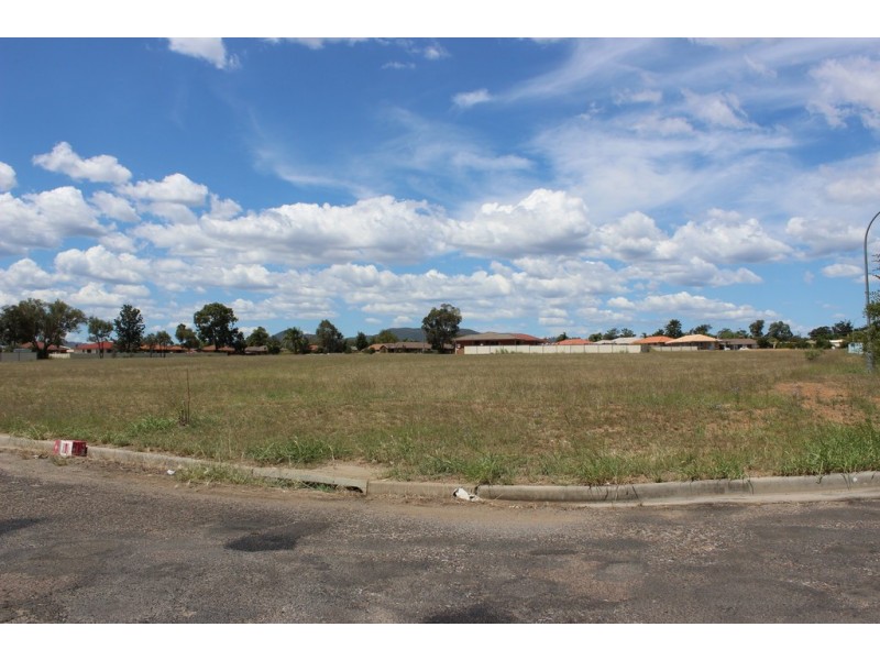 24 Flemming Crescent, Tamworth NSW 2340